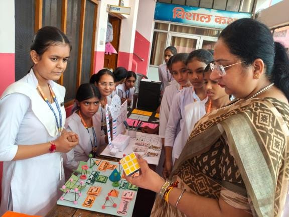 Students presented attractive models based on mathematical games
