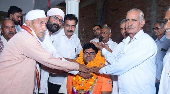 Harveer Singh received a rousing welcome after returning from Para Athletics Championship after winning silver