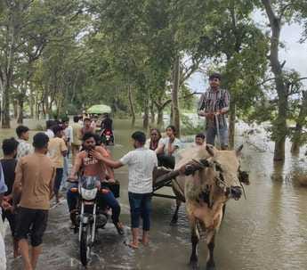 Ganga erosion continues, alert in Bastora Narang