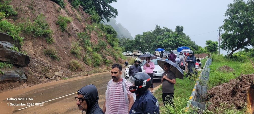 Vehicles kept crawling on Una-Hamirpur NH for six hours