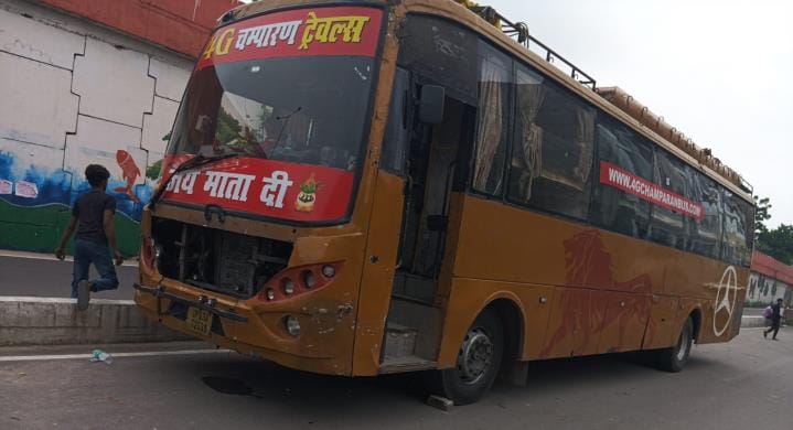 Smoke came out of AC bus, passengers got shocked