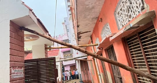 Cracks appeared in houses due to waterlogging in the drain, the residence of the municipal president was cordoned off