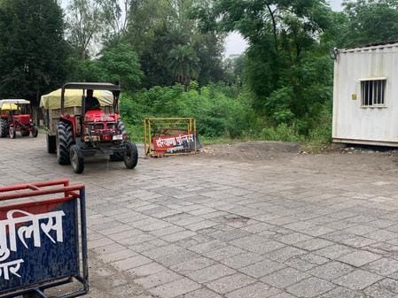 Employees are absent from the checkpoints of mining vehicles