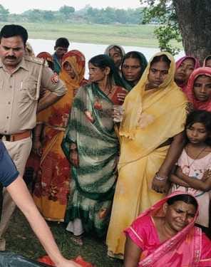 After a quarrel with her mother, a teenager committed suicide by jumping into a river