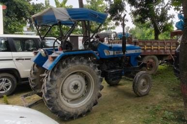 Two girls injured in tractor collision, condition critical