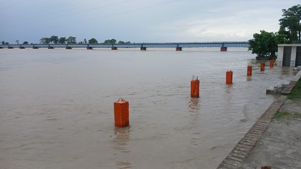 Sharda river above danger mark, flood water entered two villages