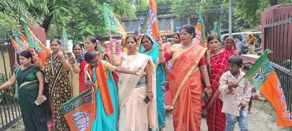 BJP Mahila Morcha protested at the Congress office