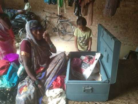 Cash and jewellery worth lakhs stolen from two houses after breaking into them