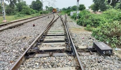 ऋषिकेश: 30 सितंबर तक रद्द रहेगी हेमकुंड एक्सप्रेस, जम्मू कश्मीर में बादल फटने से बह गए कई रेलवे पुल और ट्रैक Hemkund Express will remain canceled till 30 September Uttarakhand news in hindi Train Update