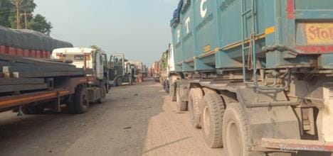 Nepal customs server shut down, 11km long jam at the border