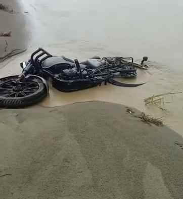 Bullet bike of a soldier resident of Kuthera Jaswal found in Swan river
