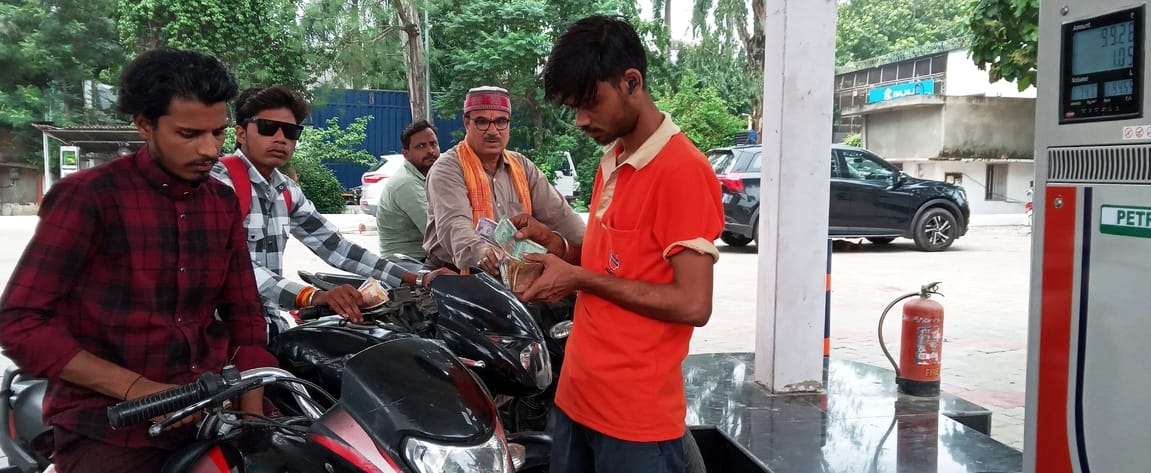 Petrol will not be available at petrol pumps without helmet from today