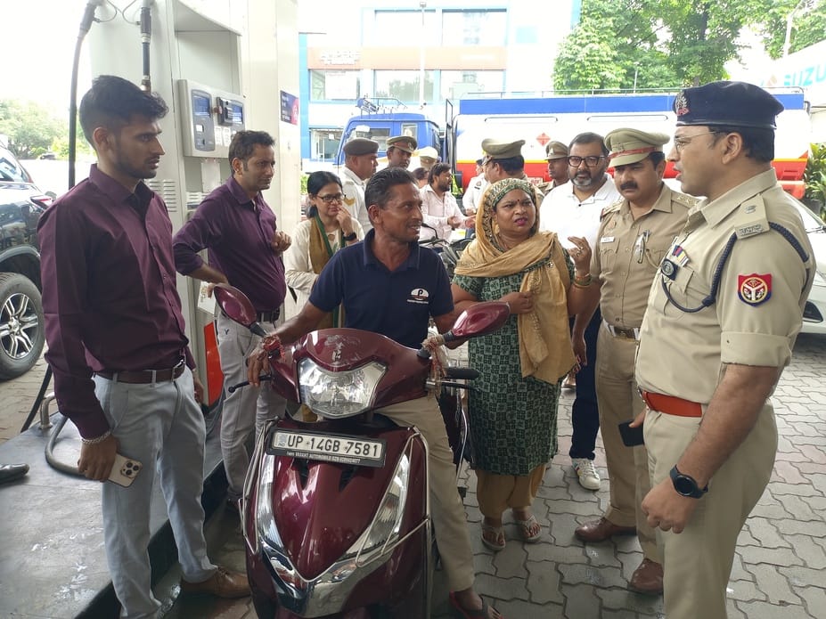 Arrived to buy fuel without helmet, got 1427 challans on the first day