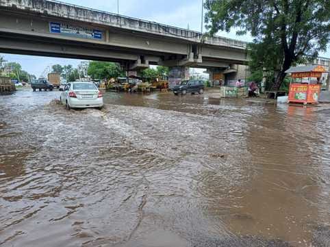 Waterlogging under the flyover on Delhi Road, demand for drainage