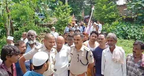 Muzaffarpur Bihar news :police controlled the dispute over removal of religious flag police investigate