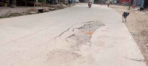 22 days left in Navratri, there is a pit at every second step on the roads leading to Vindhyadham