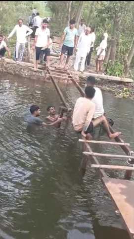The villagers made a temporary path by donating their labour