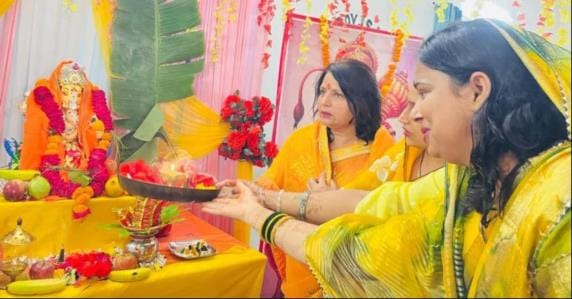 The Saryu riverbank echoed with the chants of Ganpati