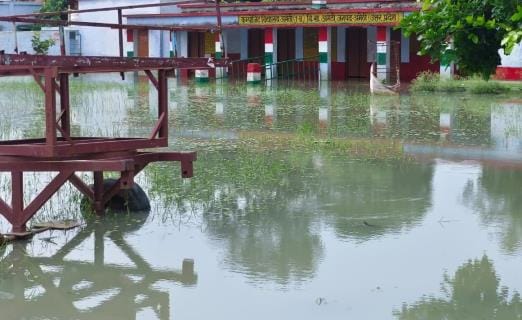 Rain increased trouble, water entered offices and houses