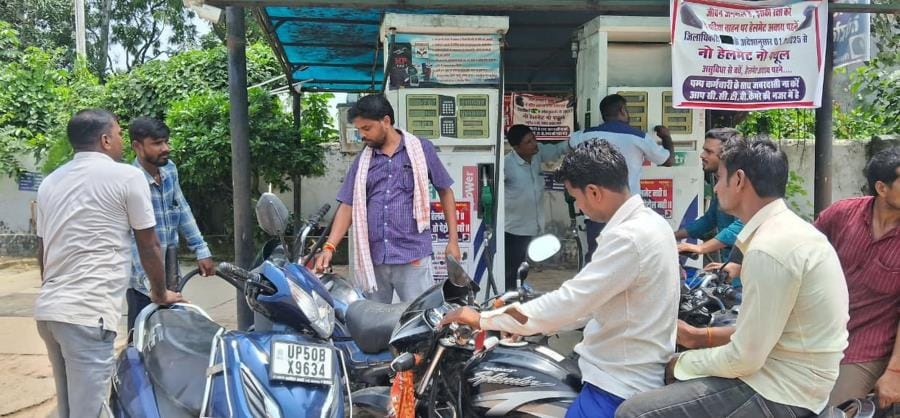 Administration's order ineffective: No helmet, no fuel campaign fails on the very first day