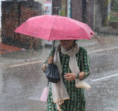 Heavy rains in the district, water level of Ganga and tributary rivers increased