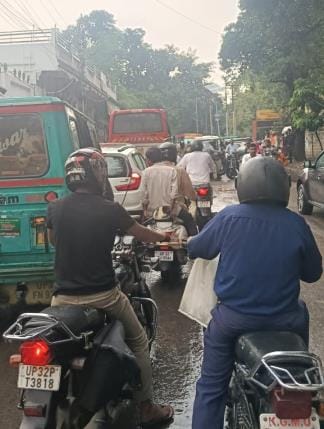 There was a jam again at Balrampur hospital gate
