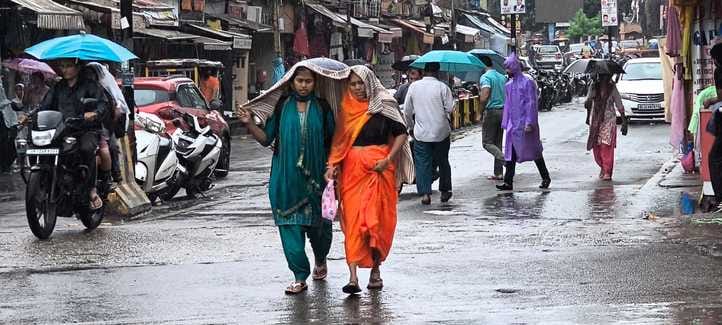 Torrential rain, vehicles stopped due to falling trees, power outage