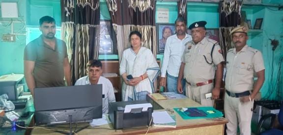 Fake seal of Sarpanch and letter pad recovered from the shop