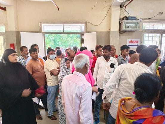 Outbreak of viral fever, crowd and jostling in pathology