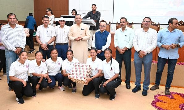 Non-teaching staff won in volleyball and tug of war