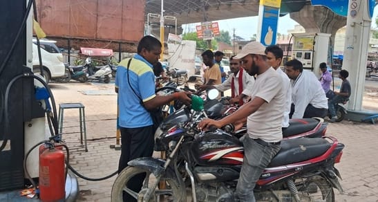 No helmet-no fuel...no effect, petrol available without helmet at 70 percent pumps