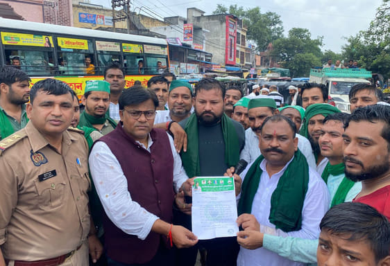 Farmers are angry over Meerut road not being repaired