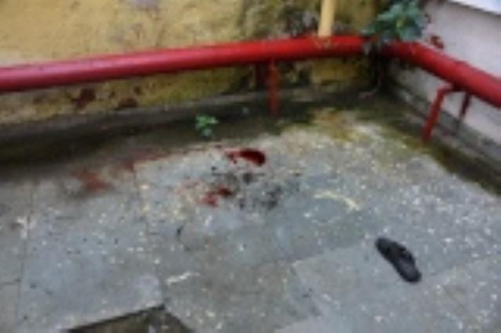 An elderly man who had come for treatment committed suicide by jumping from the third floor of the hospital