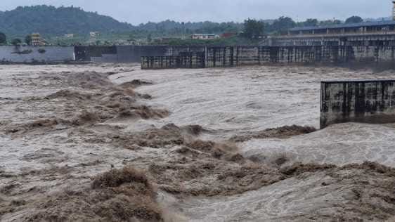 3.29 lakh cusecs of water released into Yamuna from Hathinikund Barrage