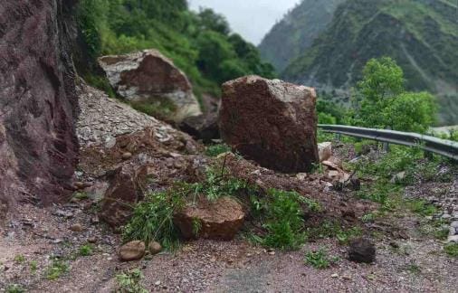 Shower of debris and boulders, traffic halted on 39 roads