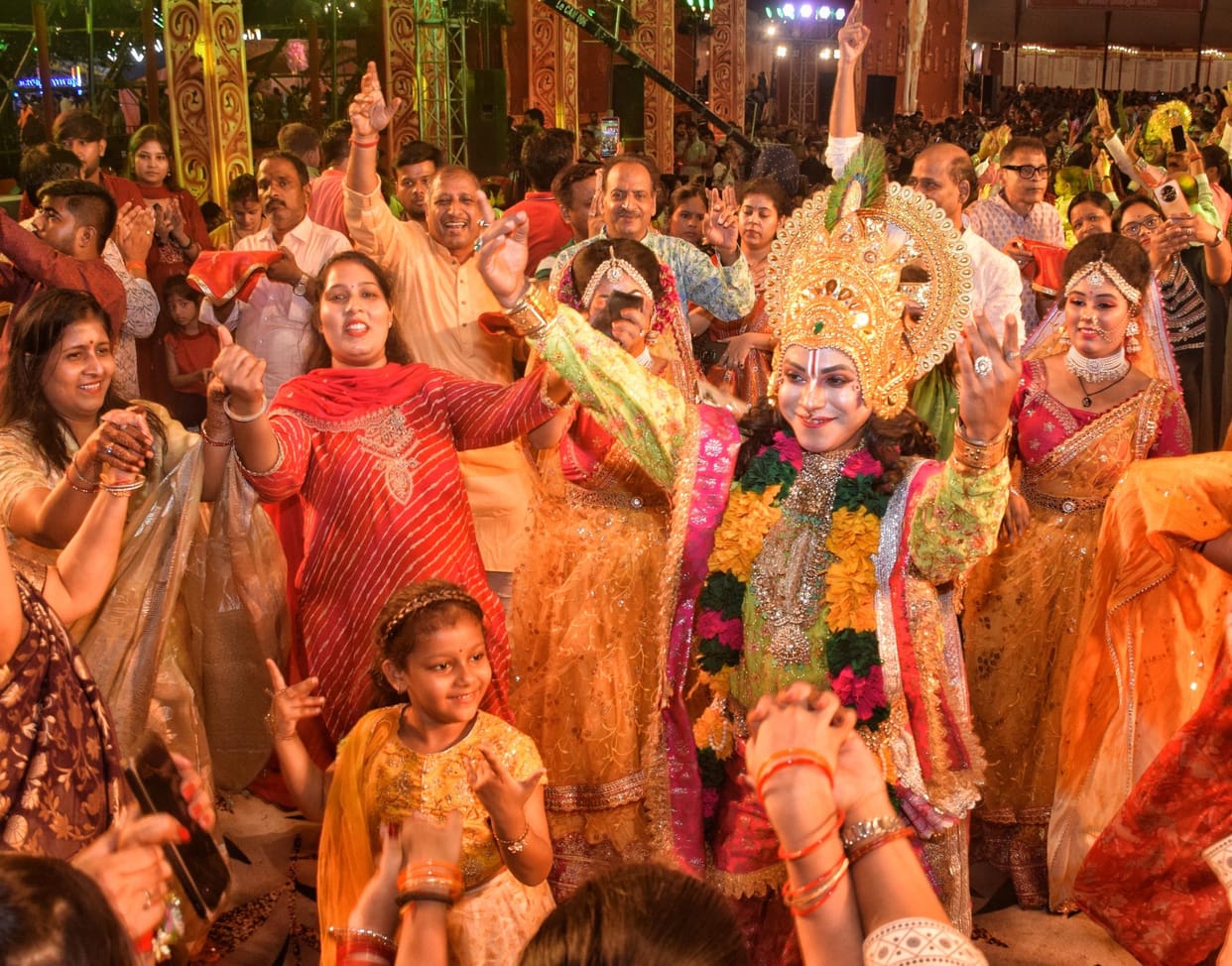 351 families offered Chhappan Bhog to the king of wishes
