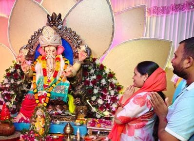The pandal resonated with the chants of Ganpati Bappa Moriya