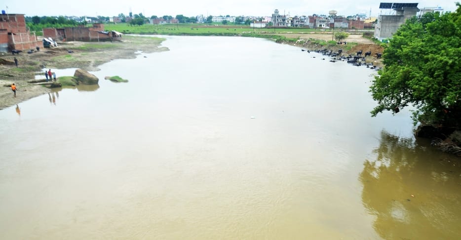 40 thousand cusecs of water released in Garra river, flood warning