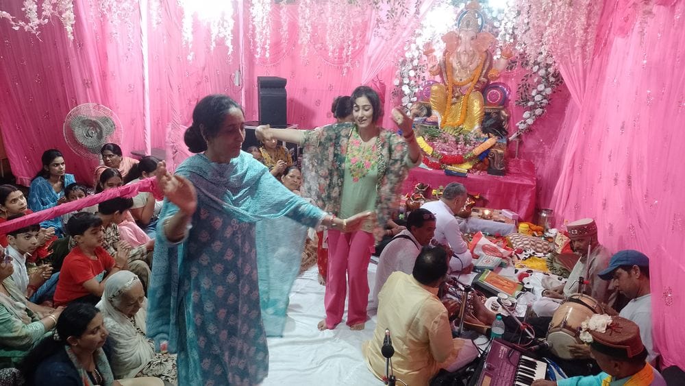 Shyam, the devotees were overwhelmed with emotion on Tere Milan Da Chaav Re...