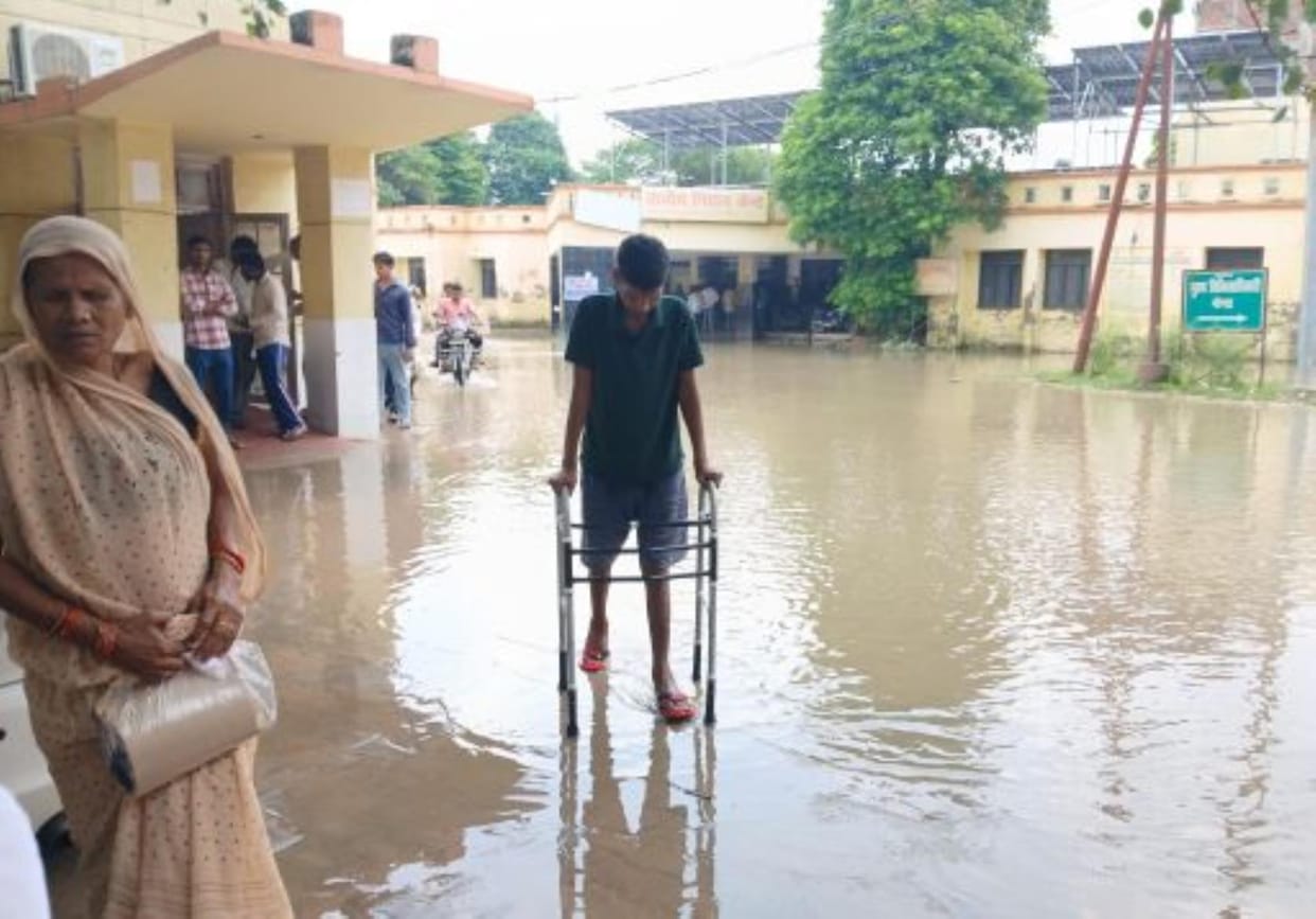 Waterlogging due to intermittent rain