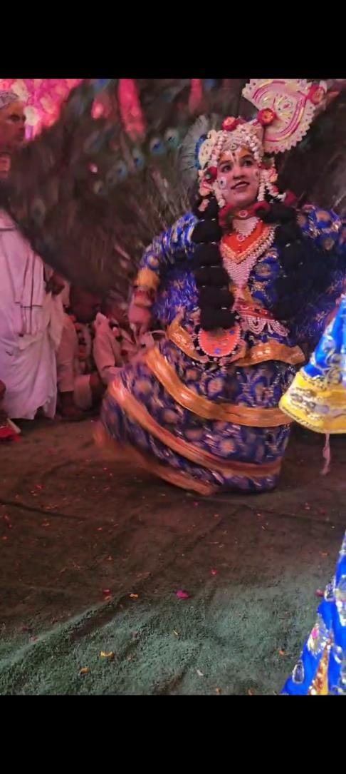 Devotees were overwhelmed watching the peacock dance at Mor Kuti