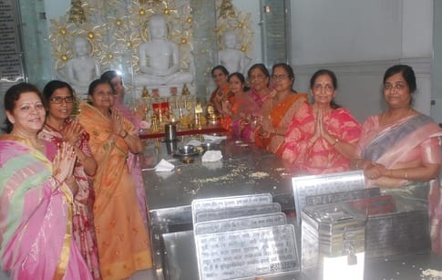 Worship of the religion of Uttam Sanyam on the sixth day of Daslakshan festival