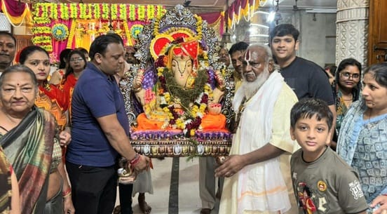 Shri Ganesh went on city tour, devotees danced to the hymns