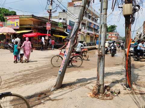 12 crossings and five intersections are under encroachment, traffic jams occur