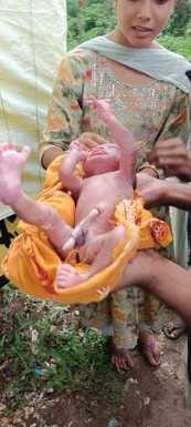 Newborn found on the roadside, admitted to hospital