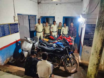 Damoh News: Bike thief gang busted, five bikes seized