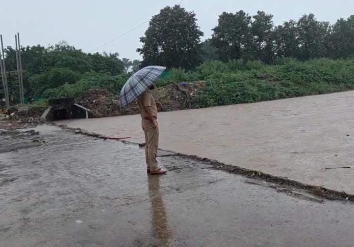 Traffic stopped on Sukhna Choe bridge and Mubarakpur Causeway