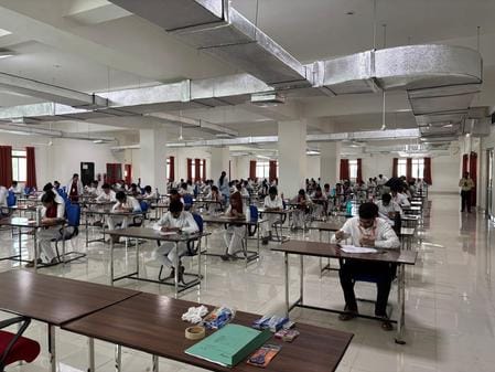 On the first day of medical college, students gave anatomy exam