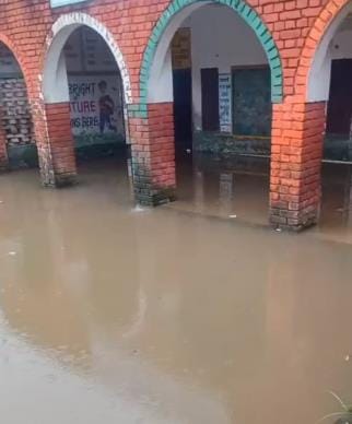 Waterlogging has worsened the situation in many schools of Shahabad-Pihowa block, holiday in schools of 18 villages today
