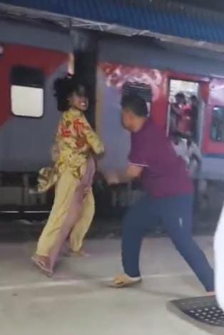 Eunuchs chased and beat up RPF inspector